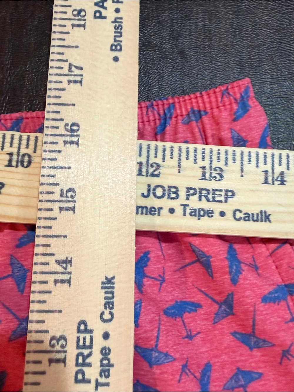 Vineyard Vines Pink Swim Shorts with Blue Umbrella Print Sz L (16) - Picture 9 of 9